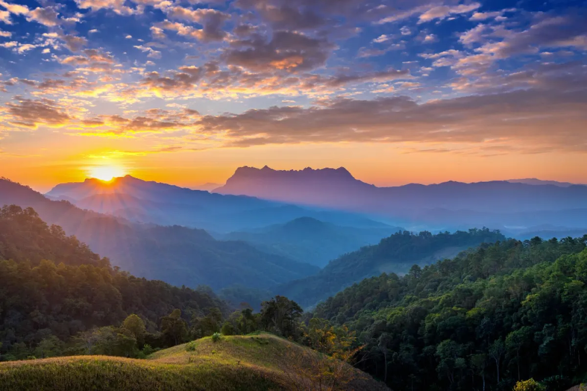 Coucher de soleil dans les rizières du nord de la Thaïlande Rêve de Thaïlande