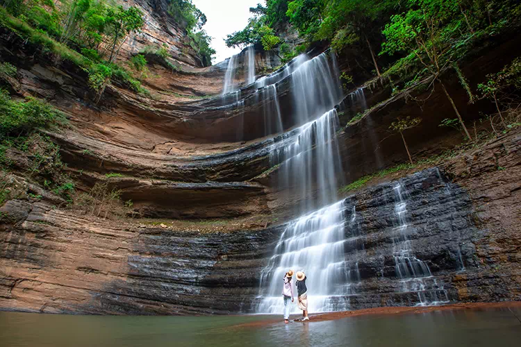 Les cascades d'eau de Thaïlande à Petchabun